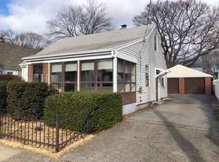 208 Saratoga Ave, Pawtucket, RI 02861