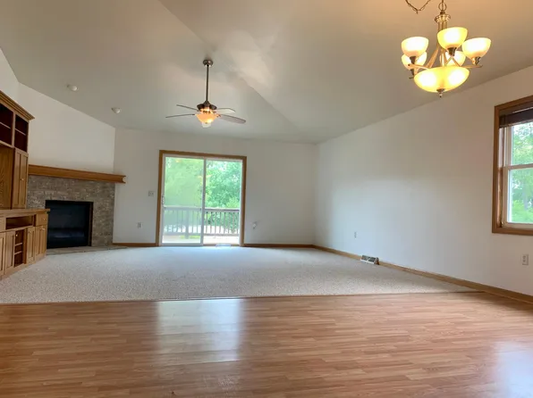 640 Trailview Xing, Waterford, WI 53185