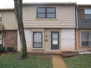 234 Carmel Woods Dr, Ballwin, MO 63021