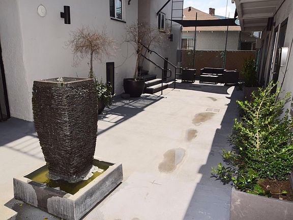 4th image of 1641 N Alexandria Ave APT 325