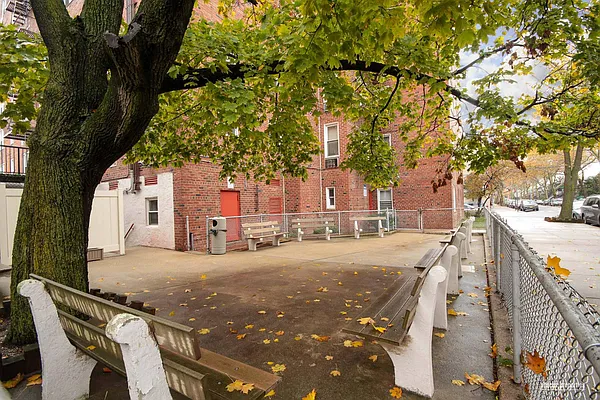 Sold by Abacus Properties | media 21