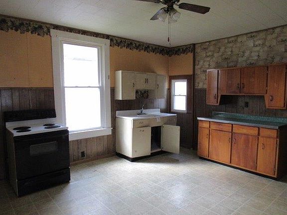 4th image of 504 Central Ave