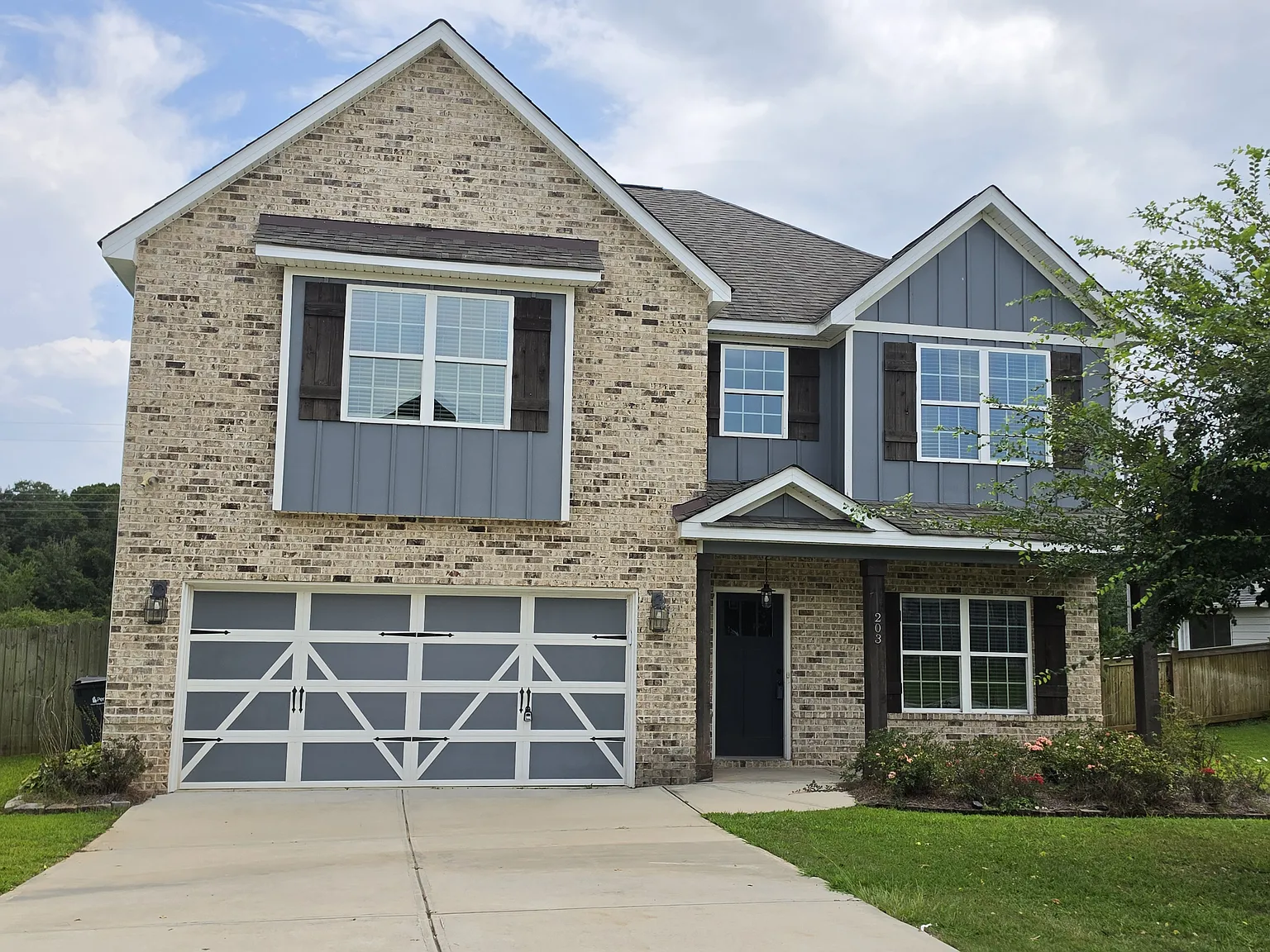 4 bed, 2.5 bath, 2418 sqft, $2,600 — Photo 1