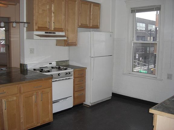 5th image of 1801 W North Ave APT 3