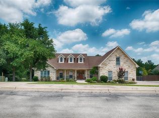 1908 Sarah Cv, Taylor, TX 76574