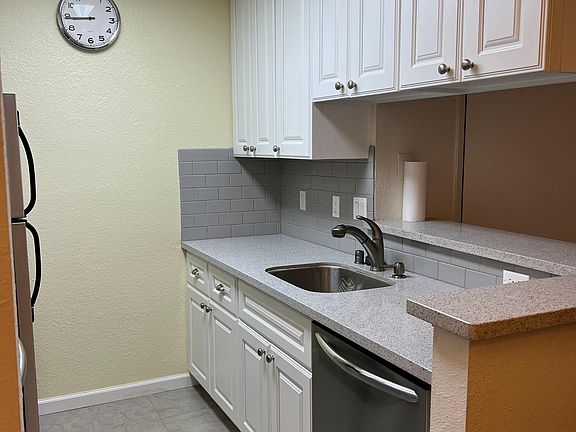 5th image of 385 Mandarin Dr APT 13