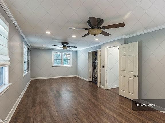 2nd image of 7185 Maple St