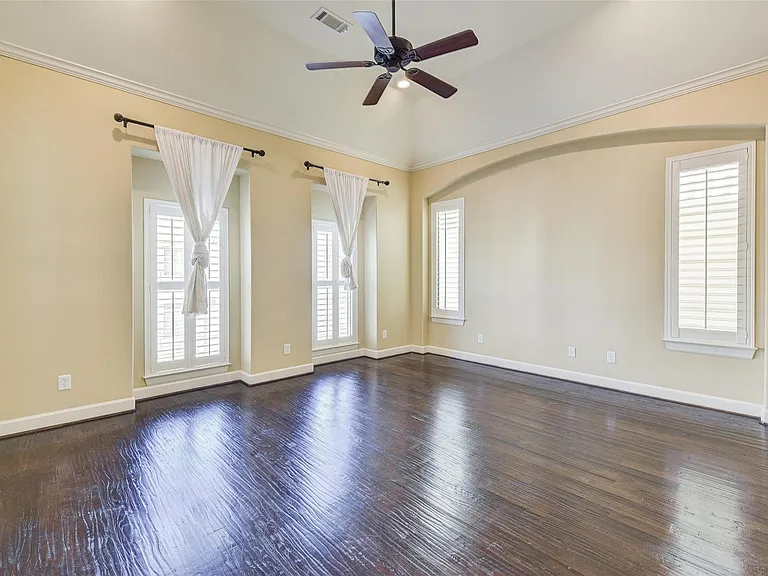 2306 Couch St — Photo 15