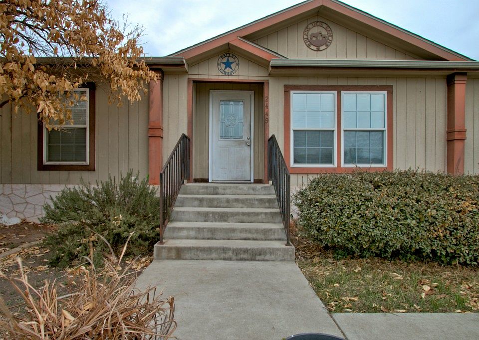 1st image of 2449 Savannah Hill Cir