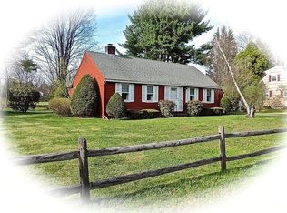 35 Harlow Dr, Amherst, MA 01002