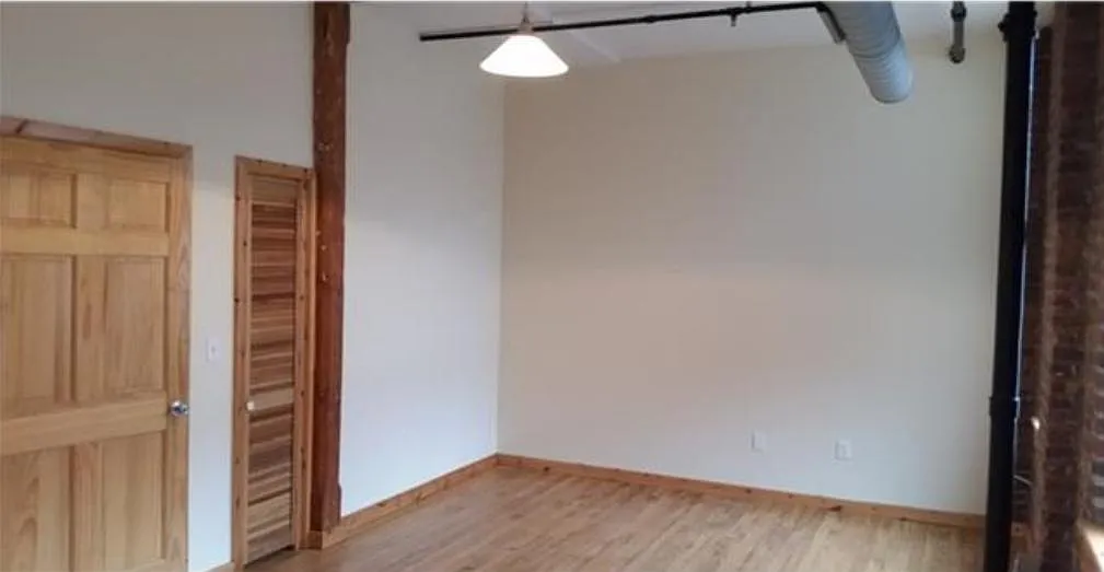 325 Lafayette St — Photo 4