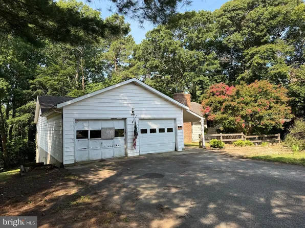 5705 Oakcrest Dr, Saint Leonard, MD 20685