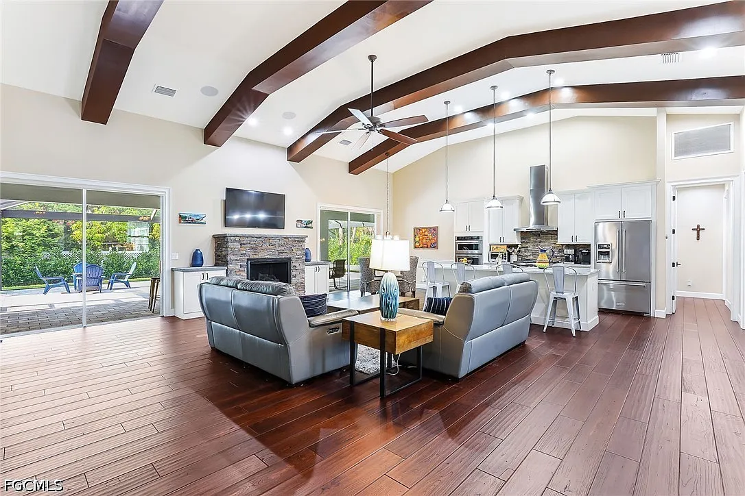 3 bed, 3.0 bath, 2721 sqft, $4,650 — Photo 4