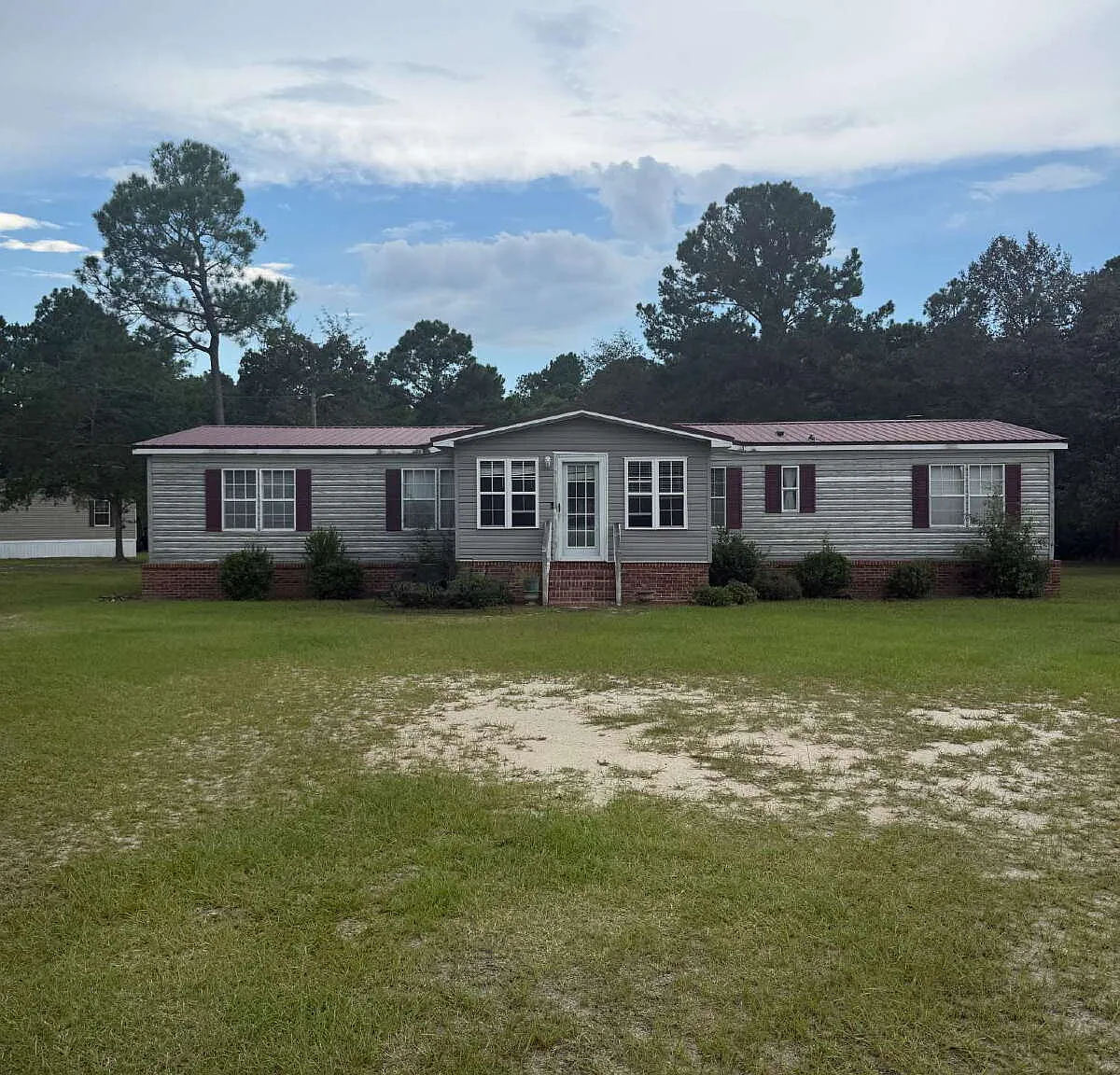 3 bed, 2.0 bath, 1800 sqft, $1,300 — Photo 1