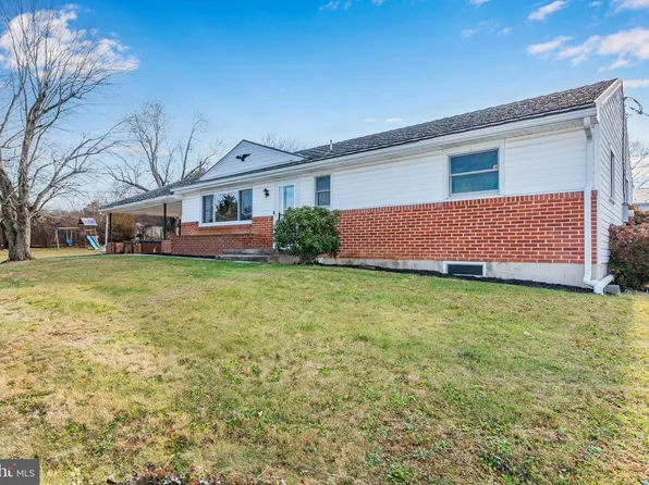 104 Buckingham Pl, Carlisle, PA 17013
