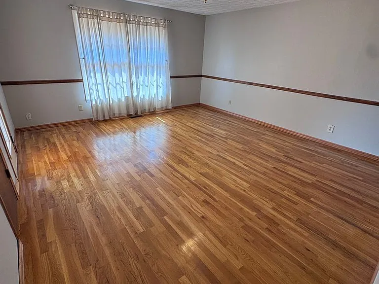330 Heards Ln — Photo 1