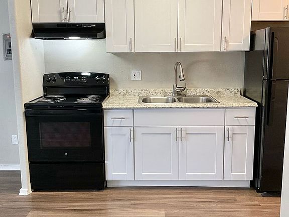 4th image of 1363 N Clayton St #11878339