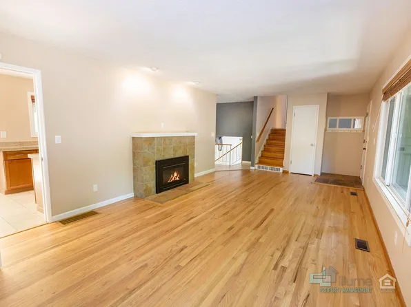 9610 SW Washington Pl, Portland, OR 97225