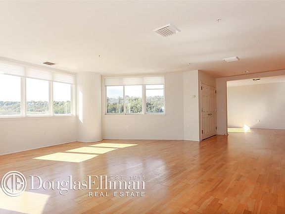 5th image of 100 Harbor View Dr APT 403