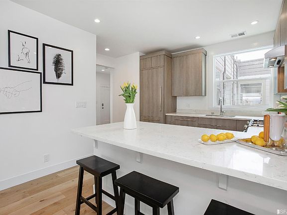 2nd image of 2135 California St APT 10