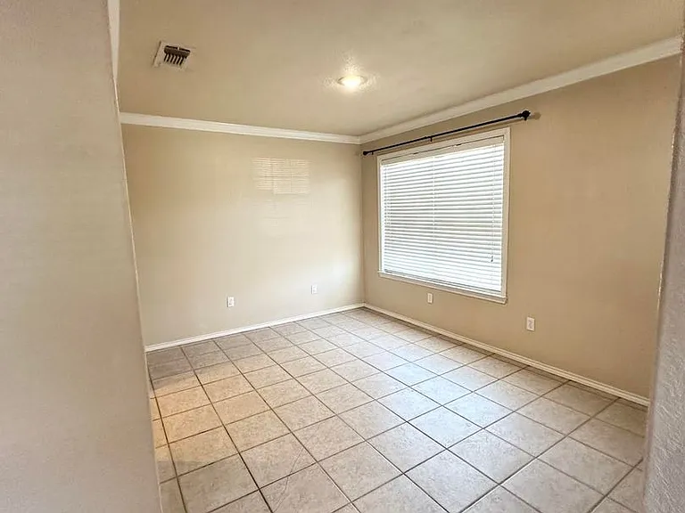 410 W Pine Ave — Photo 5