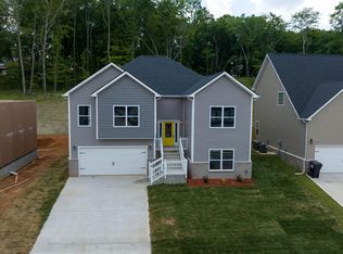 392 Barry Dr, Clarksville, TN 37040