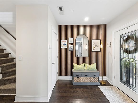 4th image of 3036 W Newport Ave