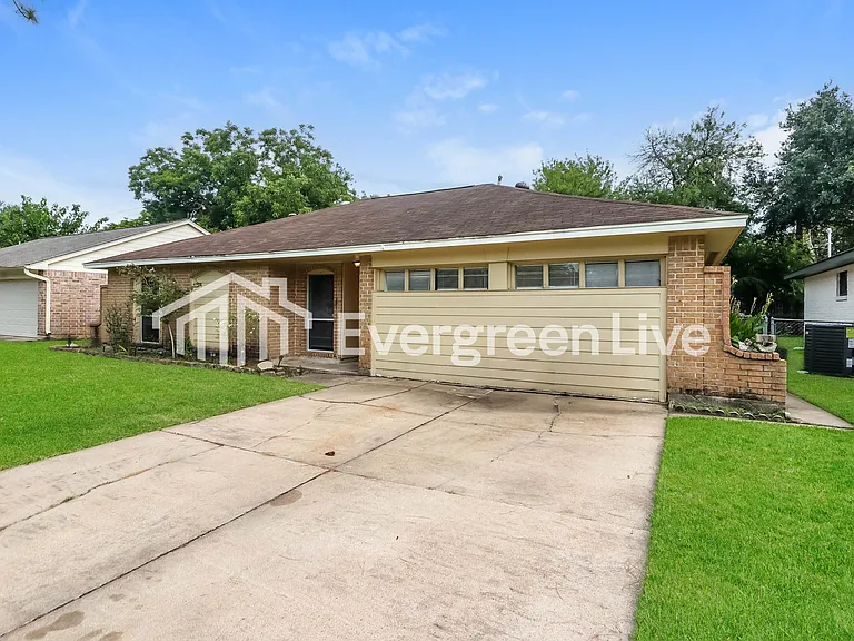 13439 Greenway Dr — Photo 1