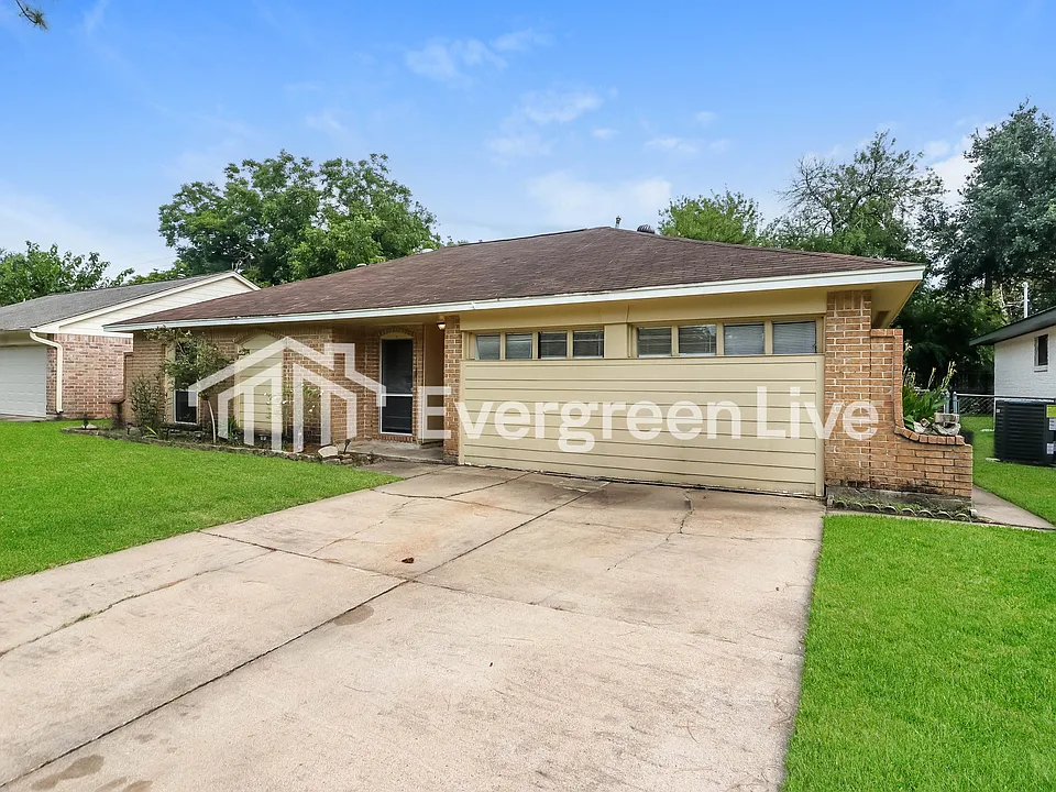 13439 Greenway Dr