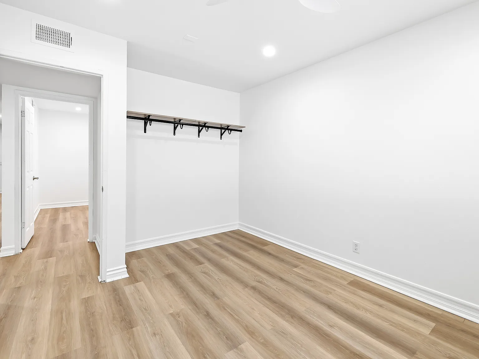 3 bed, 1229 sqft, $5,000 — Photo 3
