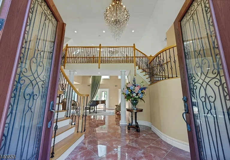 252 Mabel Pl — Photo 4