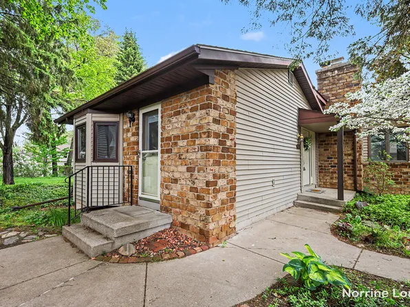 2579 Knightsbridge Rd SE, Grand Rapids, MI 49546