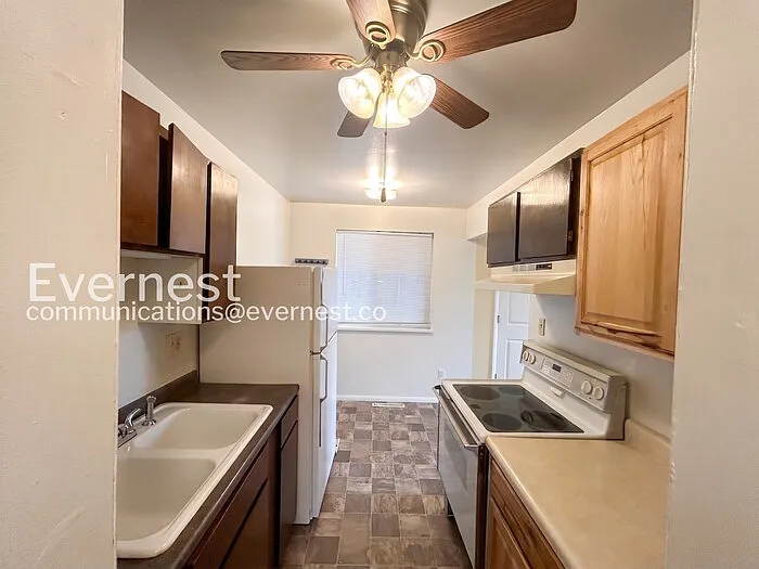 956 W Moreno Ave — Photo 3