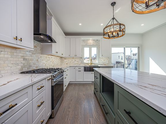 5th image of 7 Victoria Ln #A