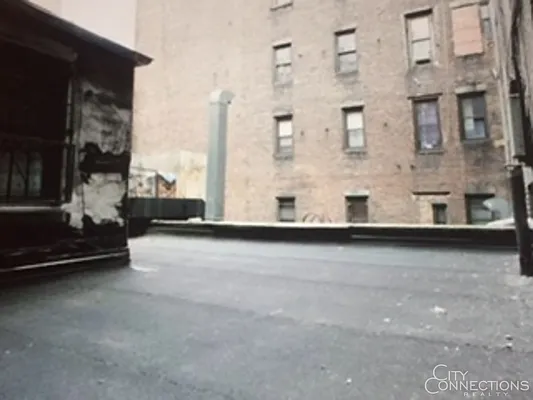 Rented by City Connections Realty | media 7