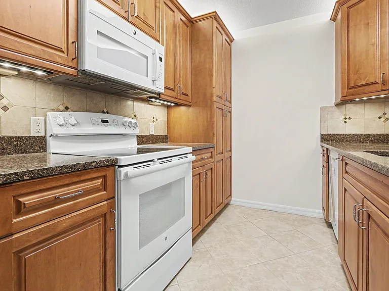 3211 W Swann Ave #302 — Photo 12