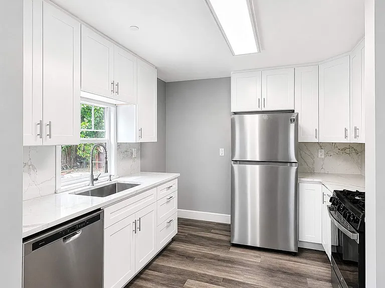9327 NE Glisan St #1 — Photo 7