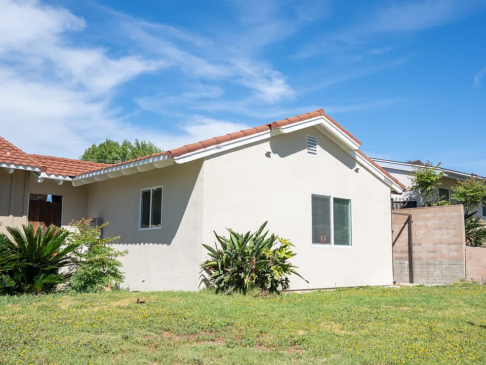 11009 Reseda Blvd