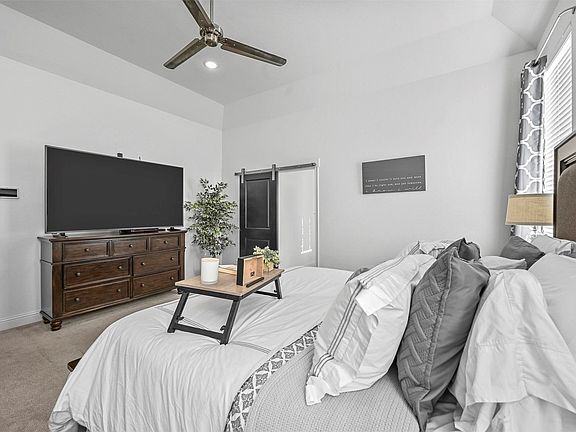 4th image of 129 Southern Ct