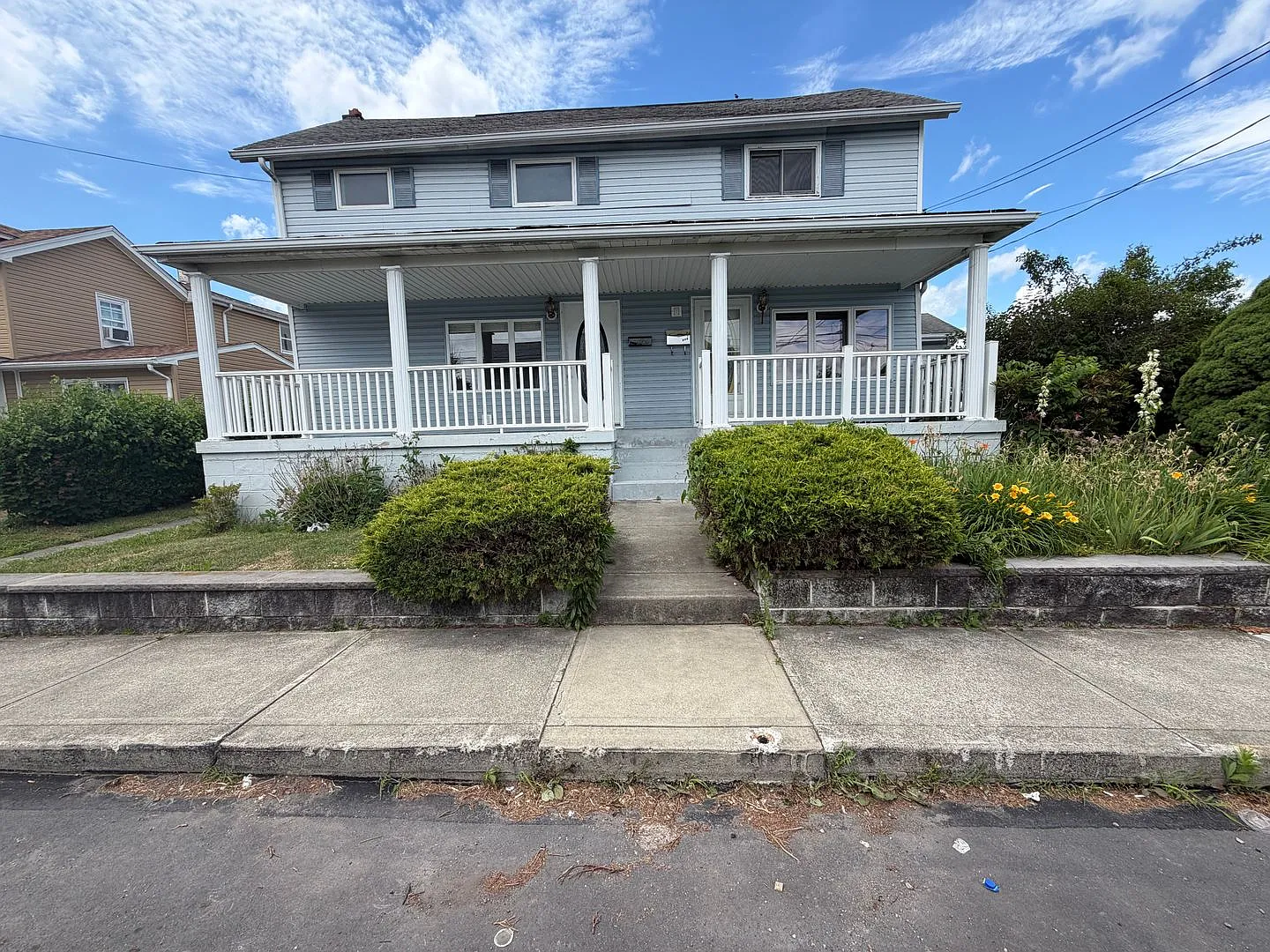914-916 Acker Ave — Photo 1