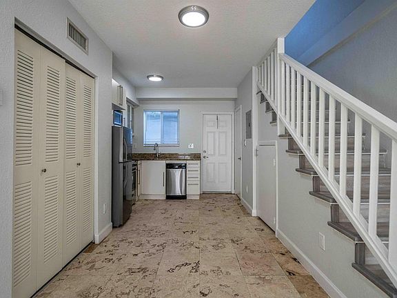 4th image of 2180 Bay Dr Unit 3B-2180-3B