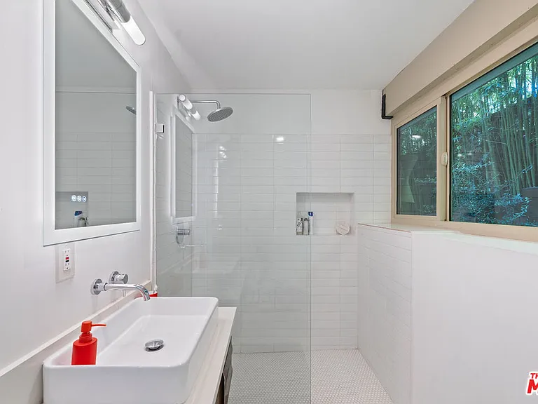 1513 Forest Knoll Dr — Photo 13