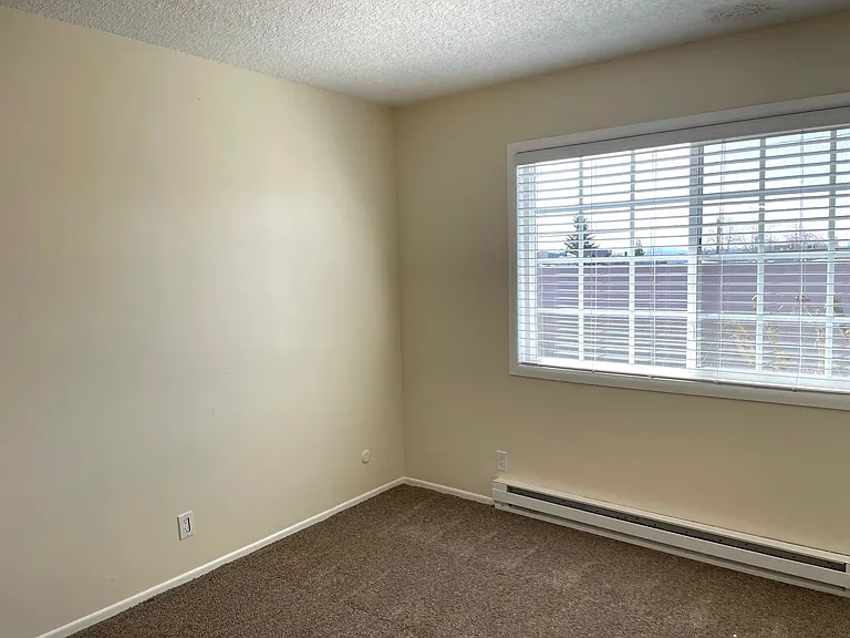 C2402 - Maple Court Apartments — Photo 64