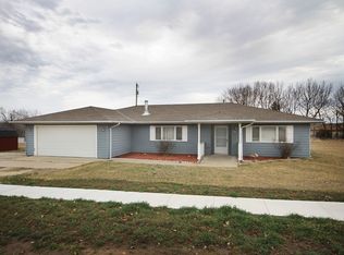 308 Quail Rd, Westmoreland, KS 66549