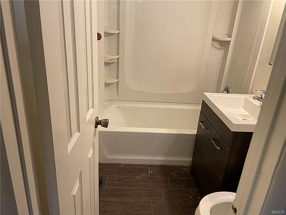 5th image of 41862 Park Ave
