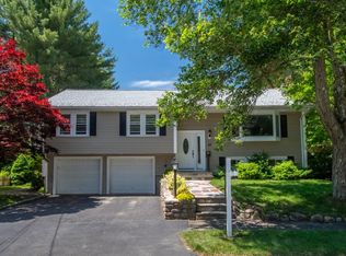 27 Mackintosh Ave, Needham, MA 02492