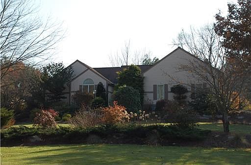 1st image of 2 Taylor Dr