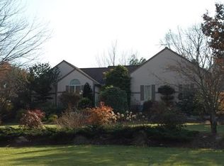 2 Taylor Dr, North Smithfield, RI 02896