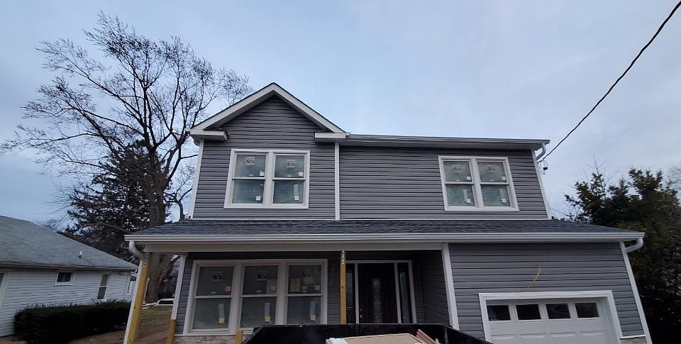 1st image of 33 Walnut Ave E