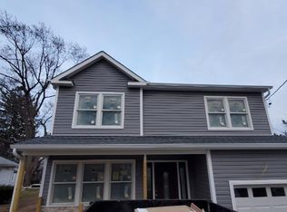 33 Walnut Ave E, Farmingdale, NY 11735